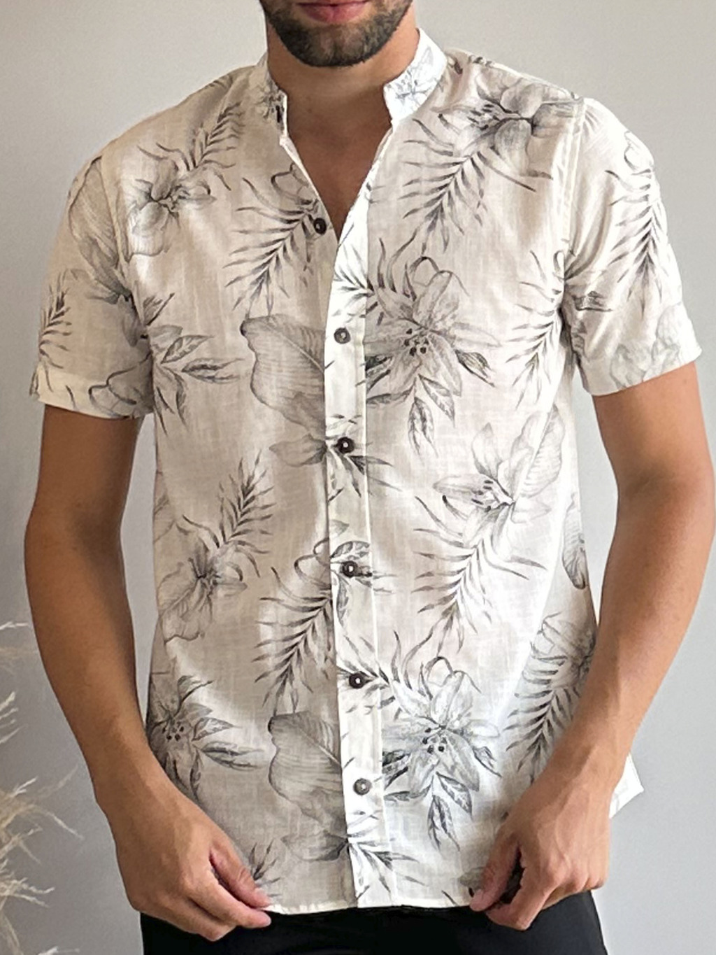 Camisa Slim Manga Curta Linho Branca Estampa Preta 020 - Gola Padre - Tzn