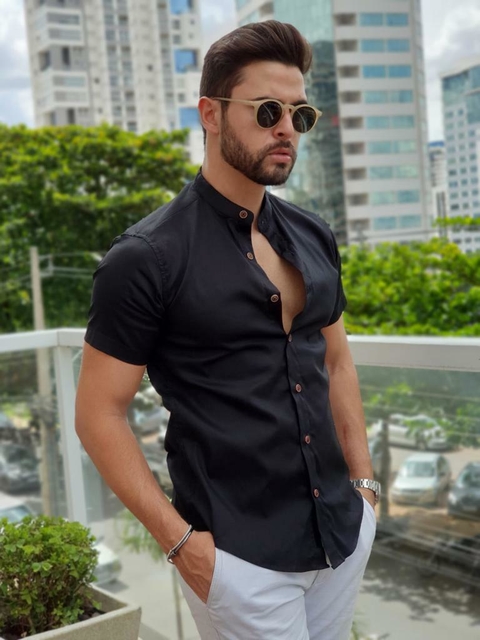 Camisa Slim Manga Curta Preta Botão Amadeirado - Gola Padre - Conquest - comprar online