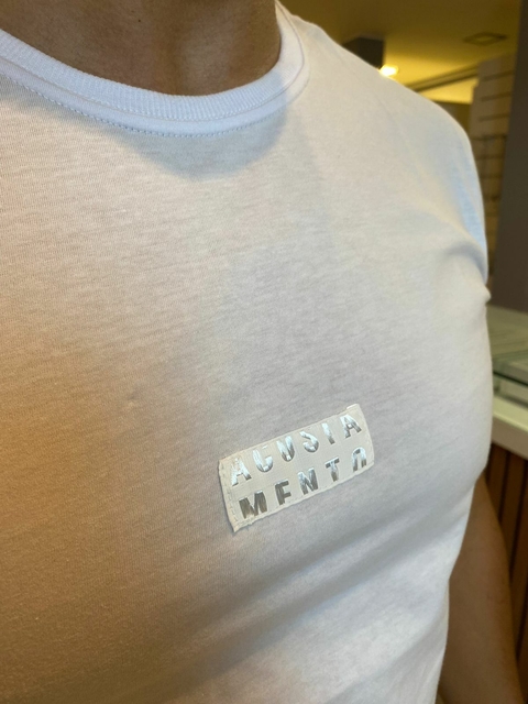 Camiseta Básica Logo Central Branca - Acostamento - comprar online