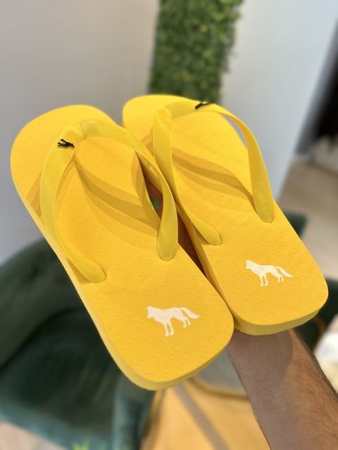 Chinelo Amarelo Liso - Acostamento - Kamarim Patos