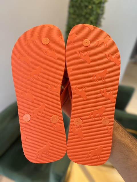 Chinelo Laranja Liso - Acostamento na internet