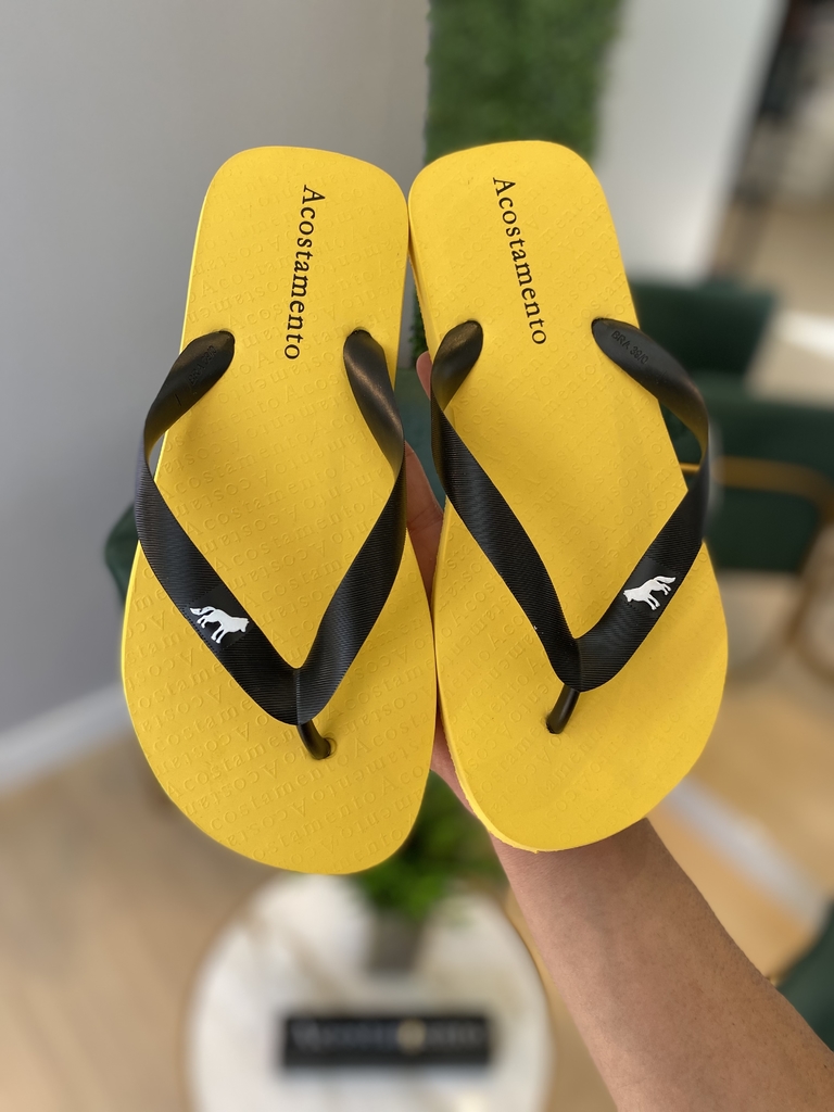 Chinelo Amarelo com Preto - Acostamento na internet