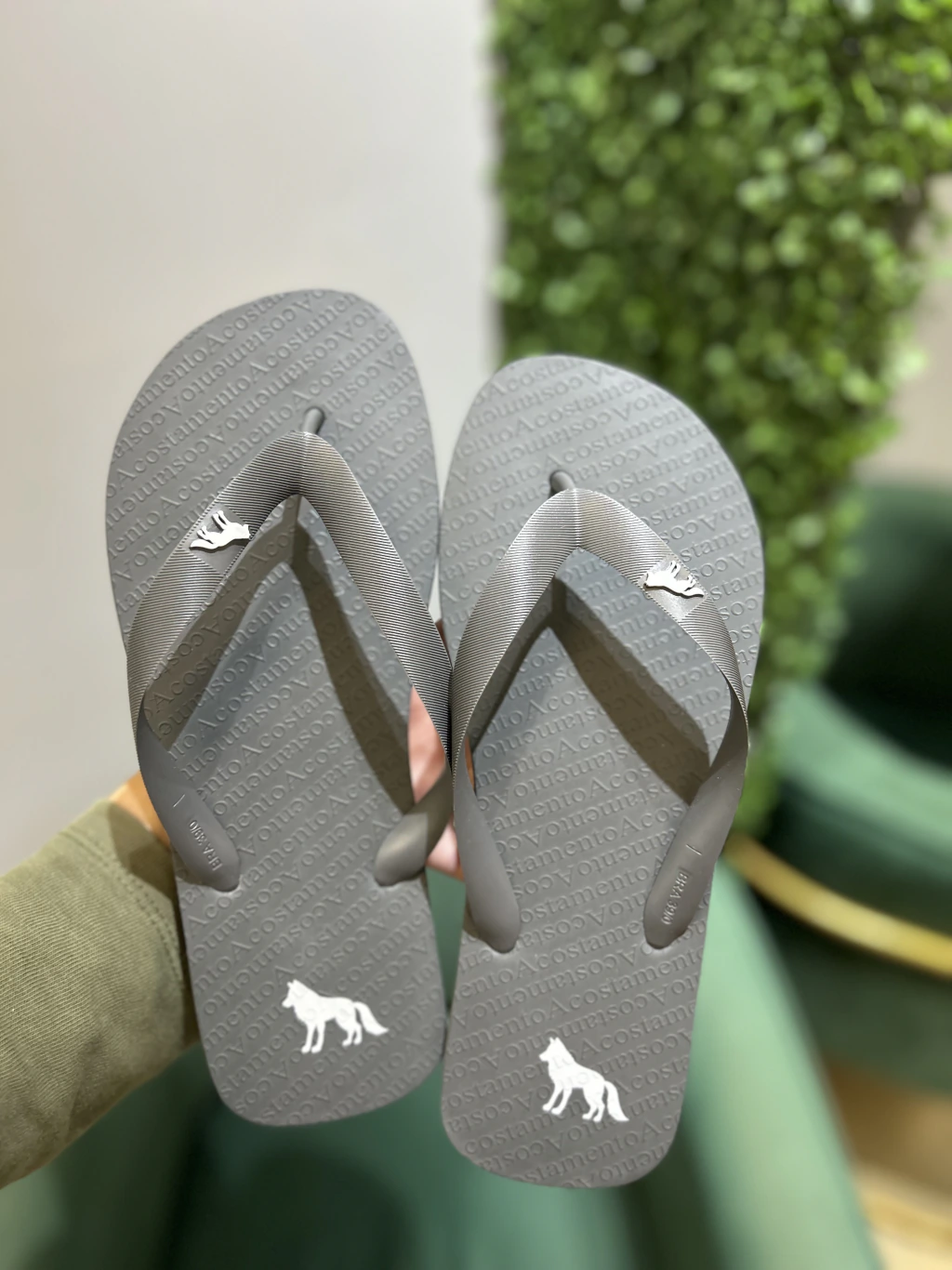 Chinelo Cinza liso - Acostamento