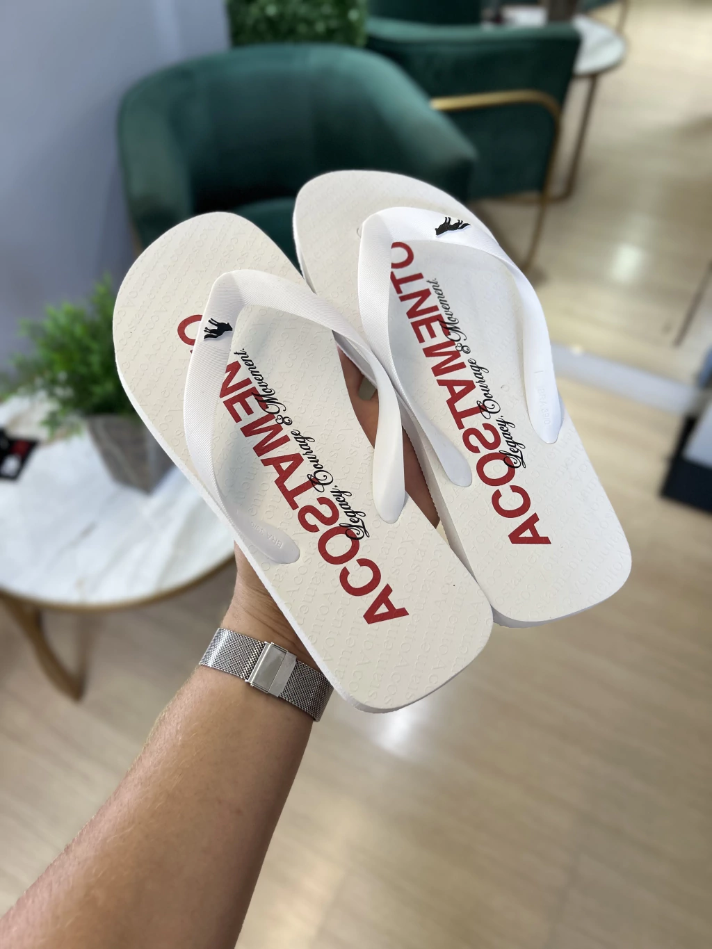 Chinelo Branco Vermelho Lettring 9020 - Acostamento na internet
