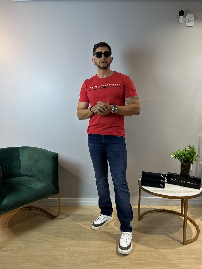 Camiseta Assinatura Bordada Vermelho Hibisco - Acostamento - loja online