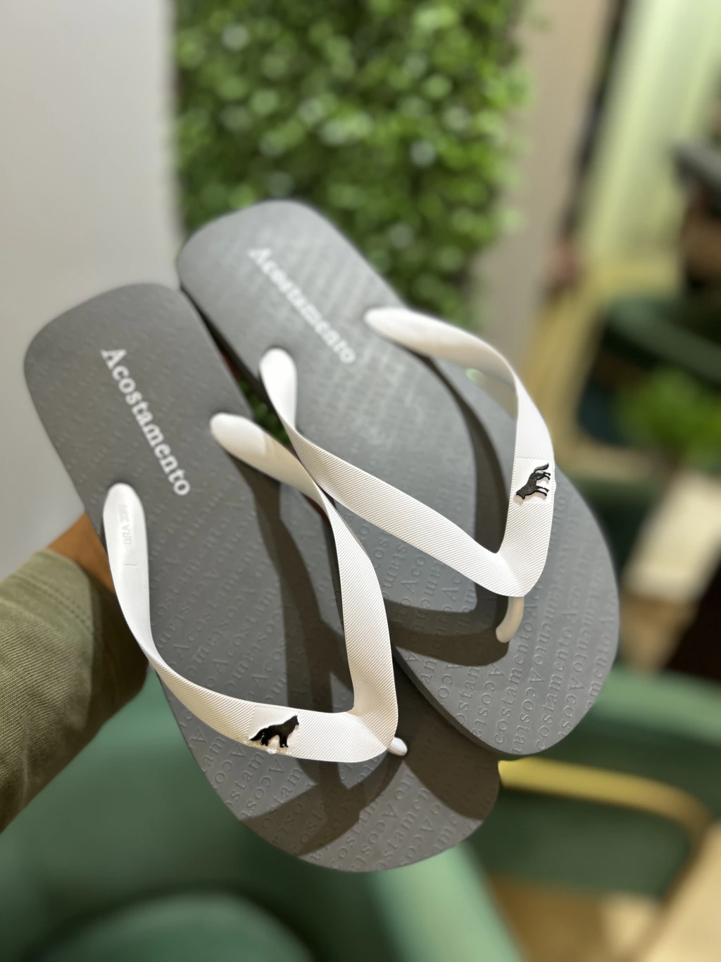 Chinelo Cinza Tira Branco - Acostamento - loja online