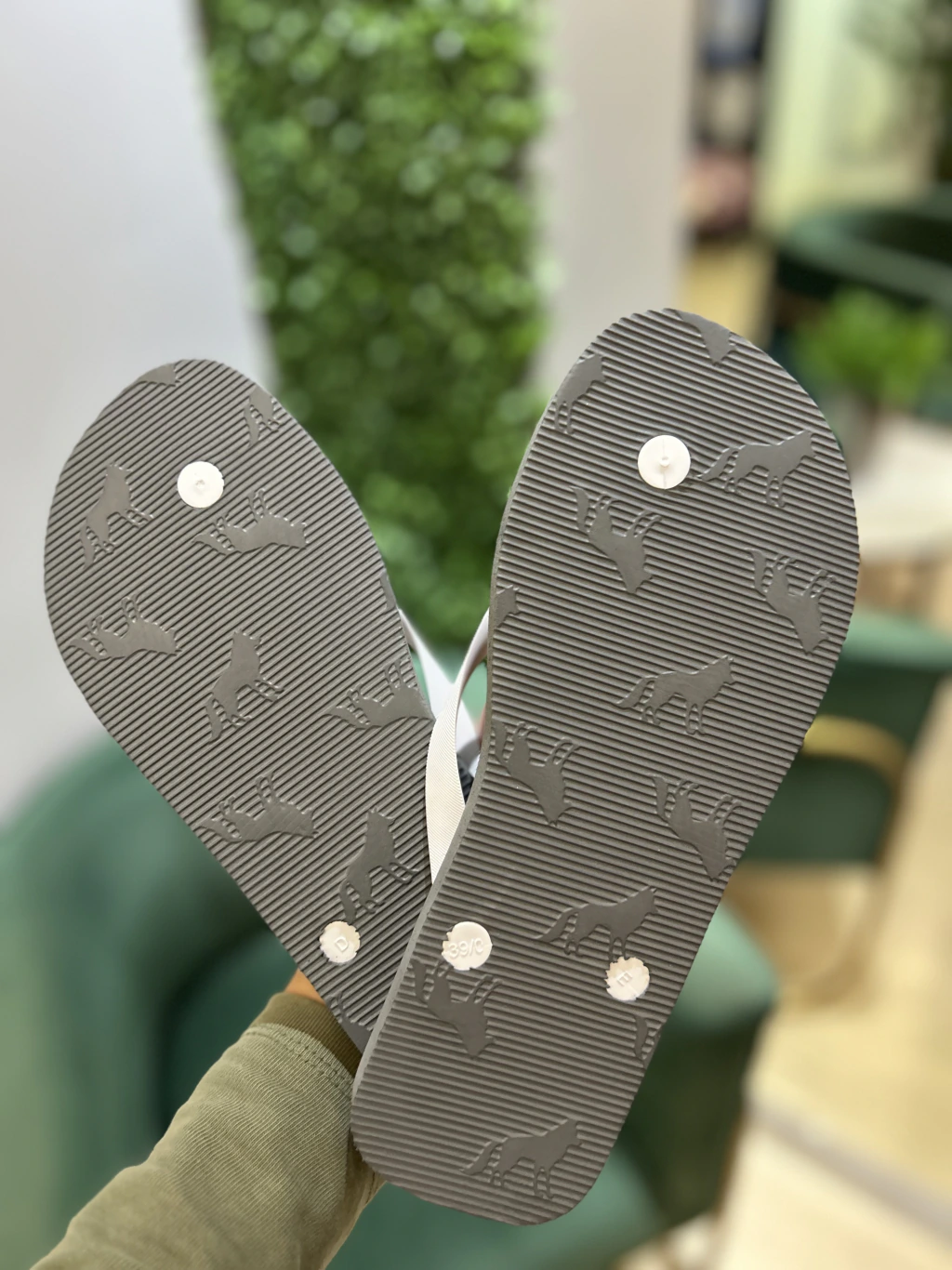 Chinelo Cinza Tira Branco - Acostamento - Kamarim Patos