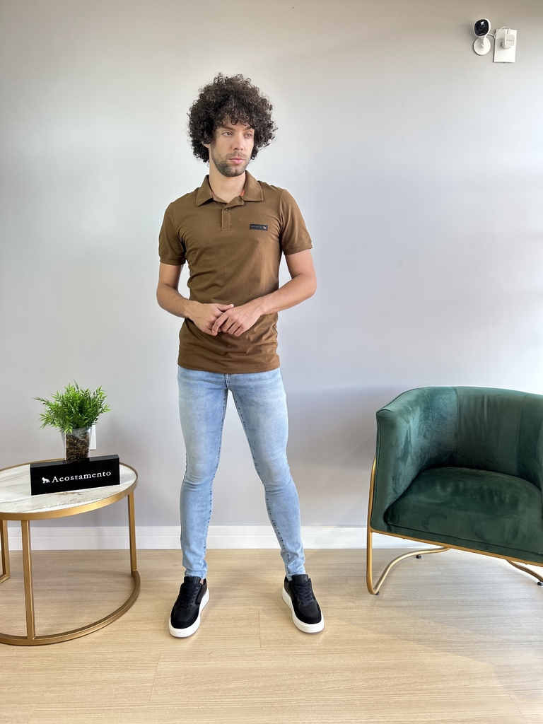 Camiseta Gola Polo Elastano Marrom Terra - Acostamento - comprar online