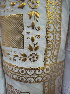 Hule broderie mantel