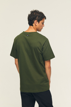Remera Boy Verde Militar - ABC Not Found