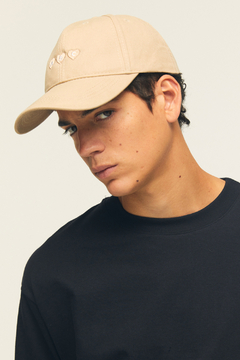 Gorra Corazones Beige - comprar online