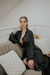 Robe cetim longo clássico preto com vies off - comprar online