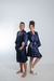 Robe curto de casal cetim azul marinho com vies off - comprar online