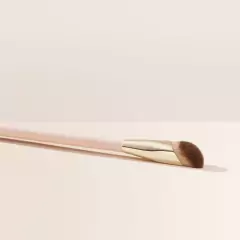 Rare Beauty - PRE ORDER | Liquid Touch Concealer Brush - New York Beauty Store