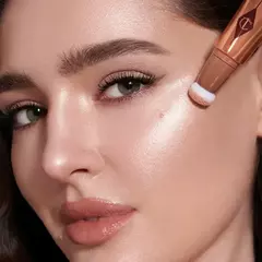 Imagen de Charlotte Tilbury | PRE ORDER - Charlotte's Beauty Treasure Chest