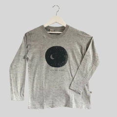 Remera de algodón manga larga gris "To the moon and back" Le Utthe - 12A - comprar online