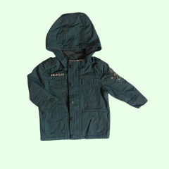 Campera verde estilo "Militar" con parches decorativos e interior de algodón KoalaBaby - 9-12M