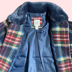 Tapado manga larga cuadrille con botones y cuello de piel azul, rojo y amarillo GAP - 6-12M - Comunidad Vestireta