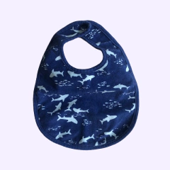Babero azul "Tiburones" Carter´s - 3M