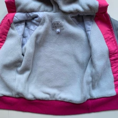 Campera de nylon gris y rosa con interior de polar OK Madison - 9-12M - Comunidad Vestireta
