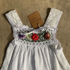 Vestido sin mangas blanco con brodery y flores bordadas *NUEVO* - 0-3M - comprar online