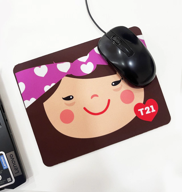 MOUSEPAD |MENINA S. DOWN
