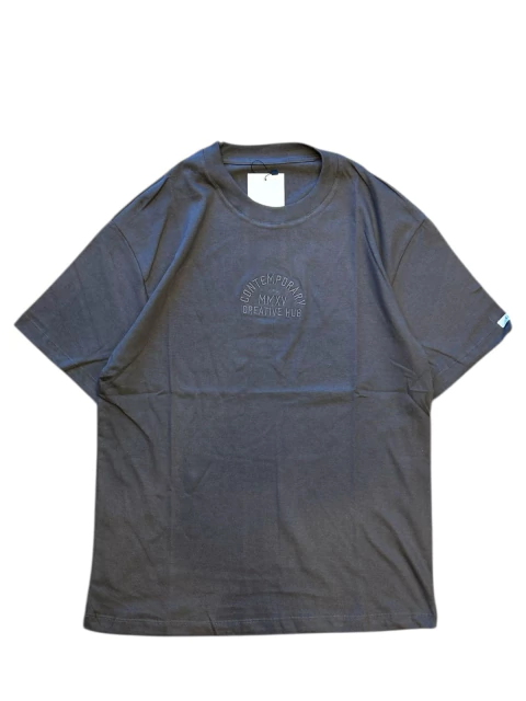 REMERA CONTEMPORARY GRIS OSCURO