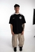 REMERA OVER CONCRETE STUDIO NEGRO M/BLANCA SIGNOS