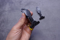 BROCHE PARA COLGAR NEGATIVOS