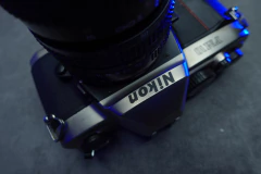 Nikon FM10 con Nikkor 35-70mm f3,5-4,8 en caja original en internet