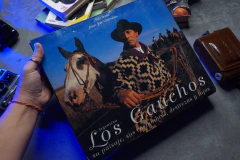 Los Gauchos. Su paisaje, sus costumbres, destrezas y lujos – Aldo Sessa / Juan José Güiraldes en internet