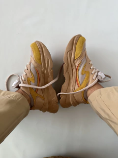 BRUJAS BEIGE MOSTAZA en internet