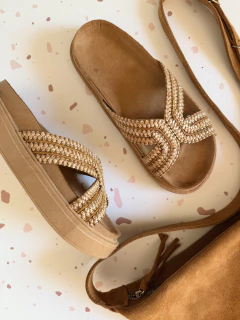 KENIA BEIGE RAFIA en internet