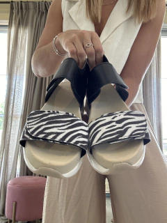 MENTON NEGRO CEBRA en internet