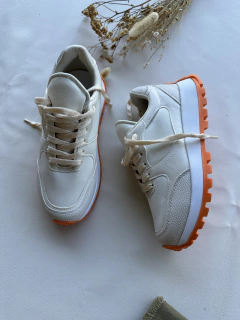 Zapatillas manteca base naranja comoda 