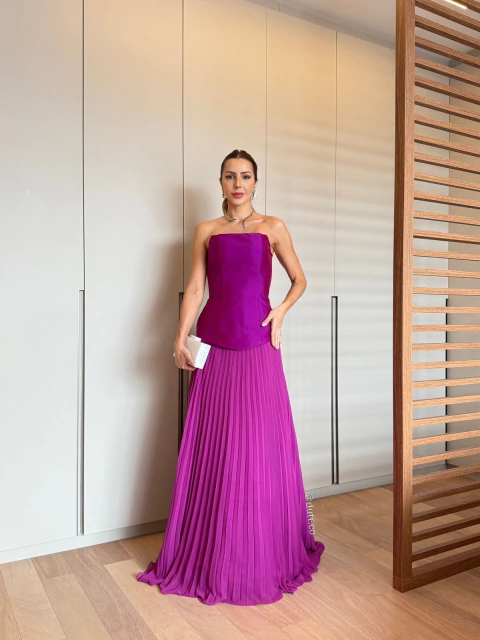 Vestido Sandra saia plissada corpo justo fúcsia