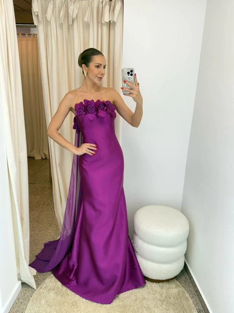 Vestido Lavínia com flores e capa dois tecidos roxo
