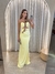 Vestido longo Gaia com recortes e argolas amarelo na internet