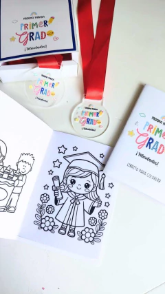 1 MEDALLA PERSONALIZADA CON CAJA EGRESADITOS - MagicDay