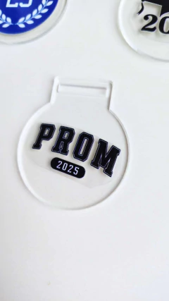 1 MEDALLA PERSONALIZADA SIN CAJA EGRESADITOS - comprar online