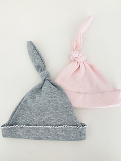 GORRITO DE ALGODÓN CON NUDO en internet