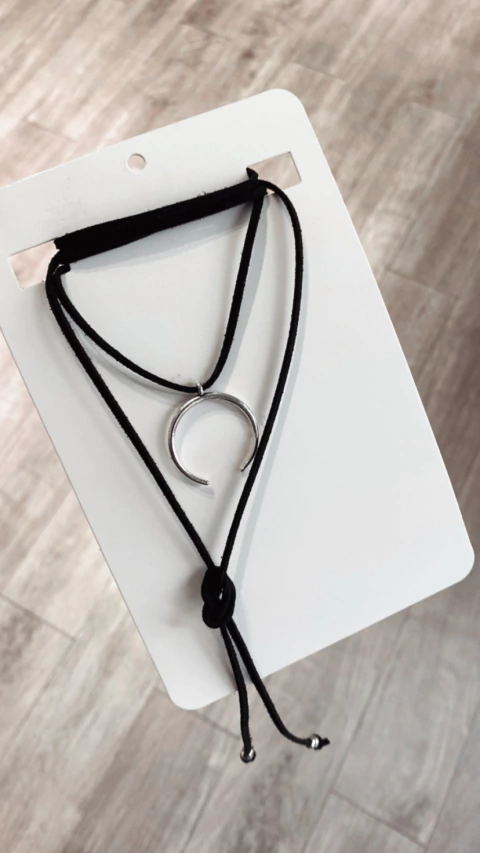 Collar Luna Negro - comprar online