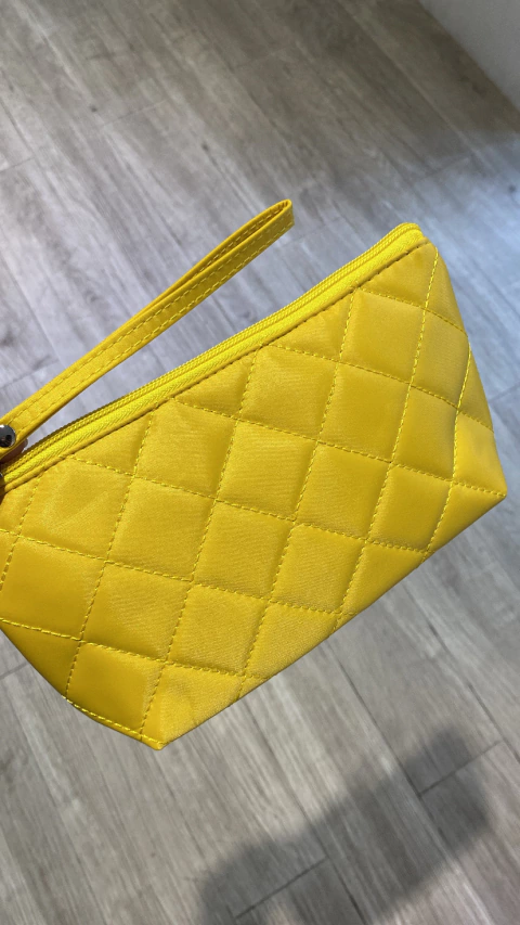 Necessaire Liv amarillo