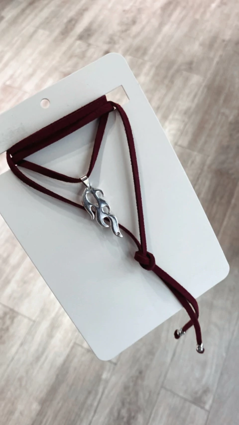 Collar Flames Bordo - comprar online