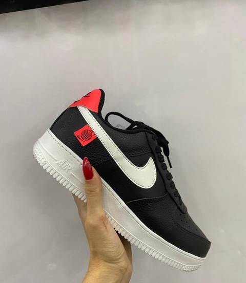 NIKE AIR FORCE 1