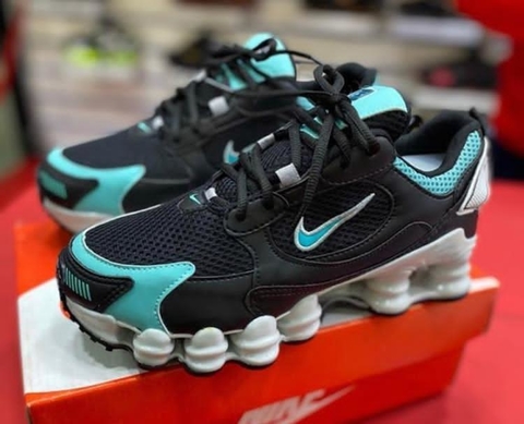 NIKE SHOX 12 MOLAS
