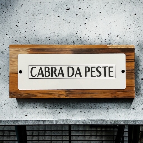 Placa Decorativa Wood Cabra da Peste