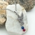 Imagen de COLLAR COLIBRÍ CON MINERAL ÁGATA FUCSIA Y AZUL