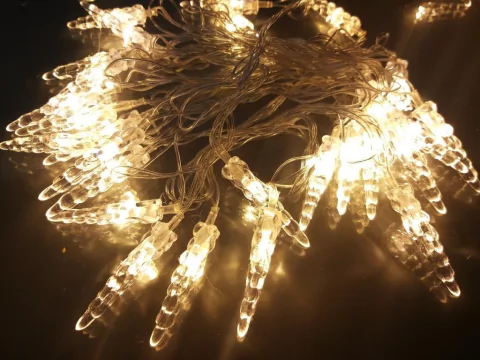 Guirnalda led estalactitas pila