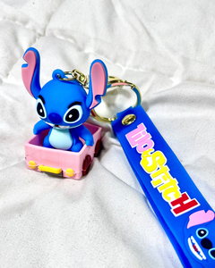 LLAVERO STITCH AUTO ROSA